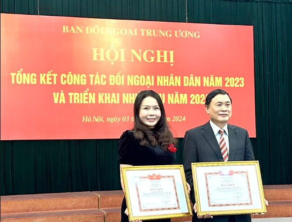 Lãnh đạo Hiệp hội Công chứng viên Việt Nam được nhận Bằng khen do có thành tích xuất sắc trong công tác đối ngoại nhân dân