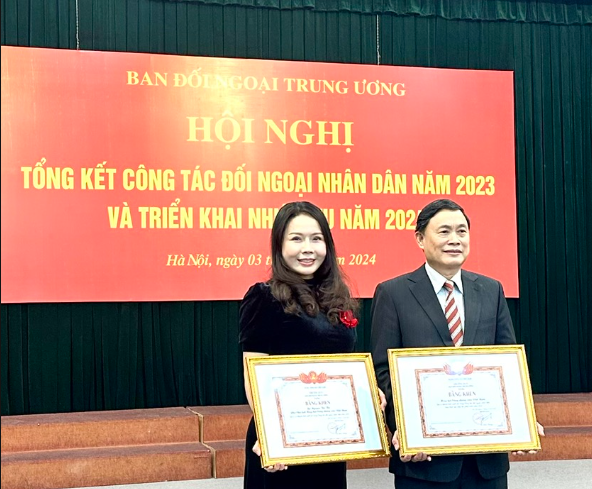 Lãnh đạo Hiệp hội Công chứng viên Việt Nam được nhận Bằng khen do có thành tích xuất sắc trong công tác đối ngoại nhân dân